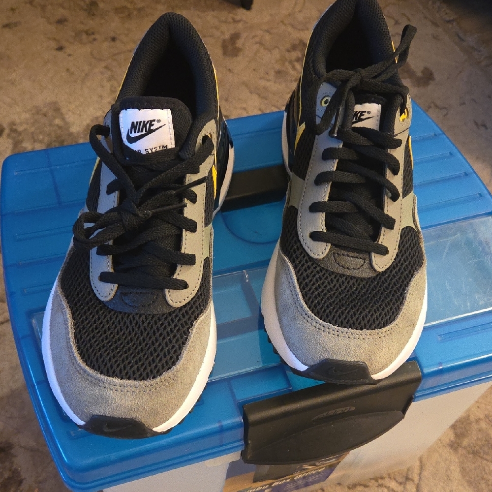 Nike Kids Black and Gray Sneakers with Yellow Accents